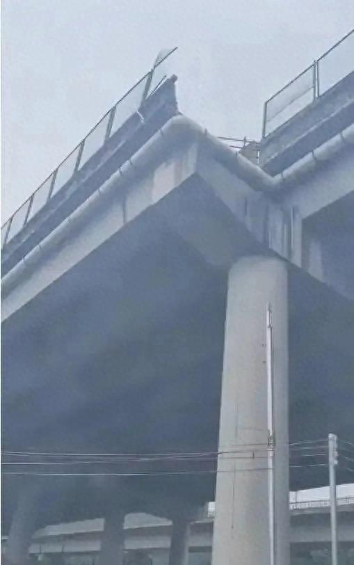 遇难者身份披露!死者家属:已处理完毕麻将胡了游戏最新!东莞小车高架坠桥(图2) 遇难者身份披露!死者家属:已处理完毕麻将胡了游戏最新!东莞小车高架坠桥(图2)